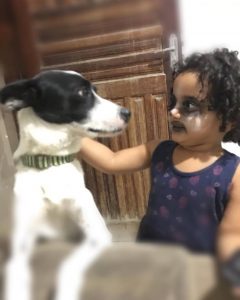 resilienciamag.com - Mãe pega filha no flagra, se maquiando para parecer como cachorro!