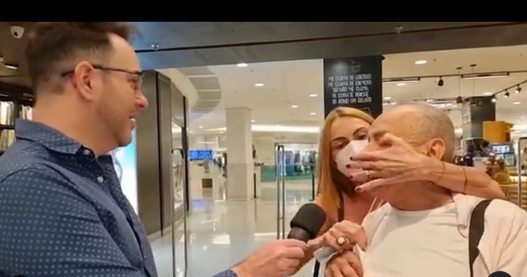 Desconcertante: Ator é retirado de entrevista a força pela esposa: “Você não pode pegar Coronavírus!”