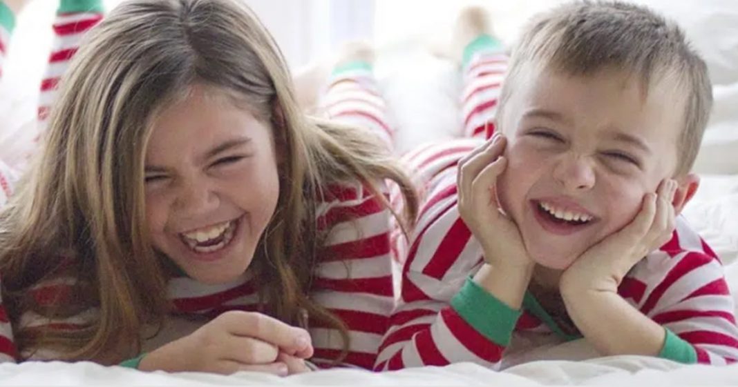 Dar menos brinquedos aos seus filhos no Natal os torna mais felizes