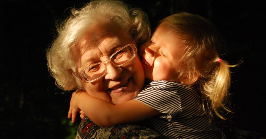 Amor entre avós e netos: um tesouro precioso que devemos cuidar