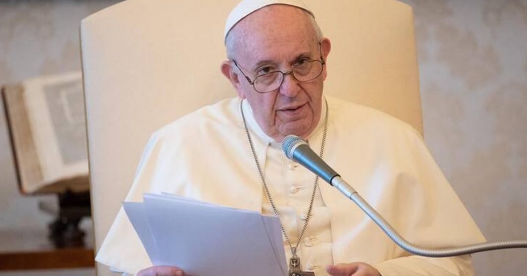Papa pede que fiéis gastem menos com despesas no Natal e doem para Ucrânia