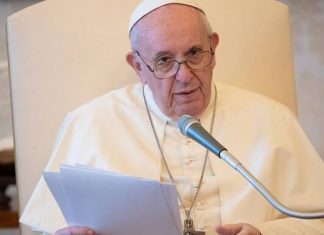 Papa pede que fiéis gastem menos com despesas no Natal e doem para Ucrânia