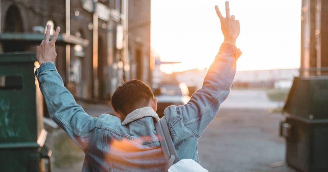 Para ser feliz no amor, primeiro, você precisa aprender a ser feliz sozinho!