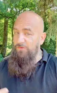 Homem fingiu a própria morte para dar uma lição à família: "Ninguém falava comigo". resilienciamag.com - Homem fingiu a própria morte para dar uma lição à família: "Ninguém falava comigo".