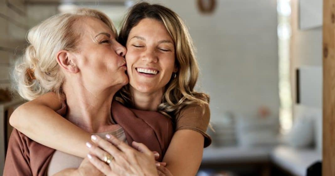 Estudo revela que quanto mais você conversar com sua mãe, mais tempo ela viverá!