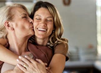 Estudo revela que quanto mais você conversar com sua mãe, mais tempo ela viverá!