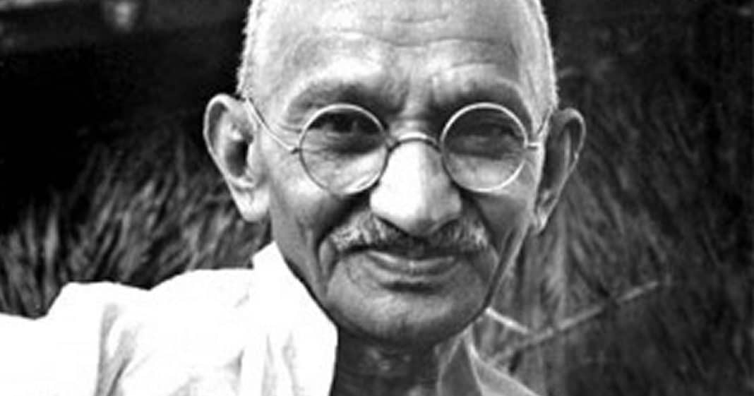 MAHATMA GANDHI DIZIA QUE ACREDITAVA EM CRISTO, MAS NÃO NO CRISTIANISMO