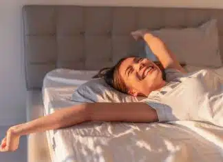 Práticas matinais que você precisa adotar para começar o dia mais feliz