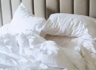 Por que você NUNCA deve deixar sua cama desarrumada durante o dia, de acordo com a espiritualidade