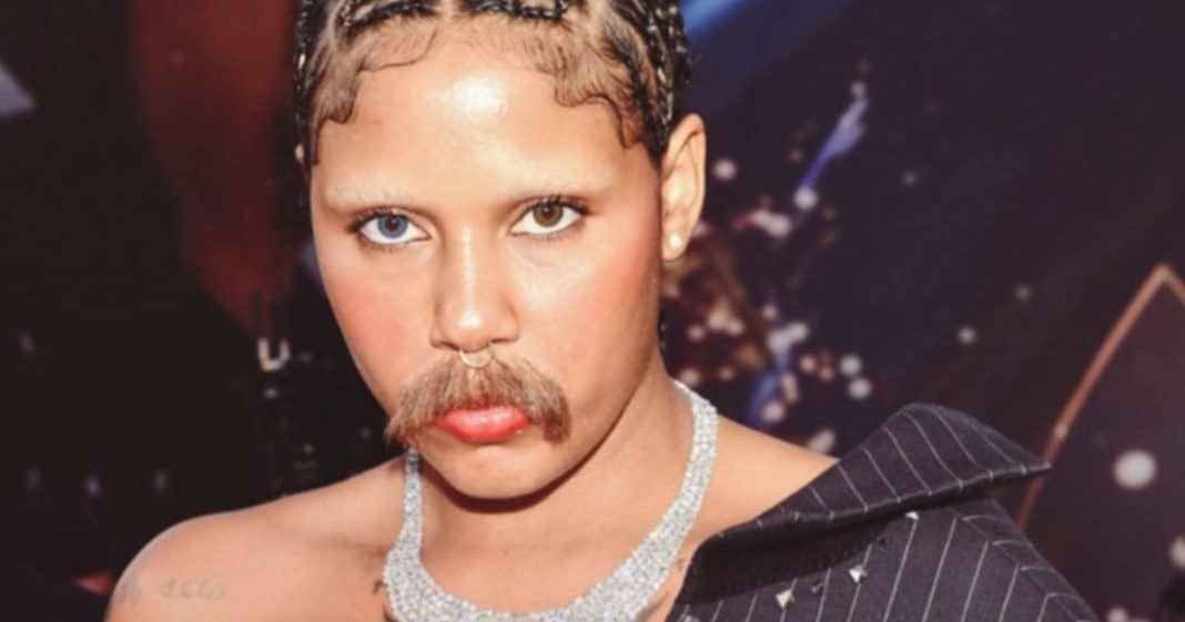 Bigode feminino: a tendência que está a desafiar padrões de beleza no mundo todo