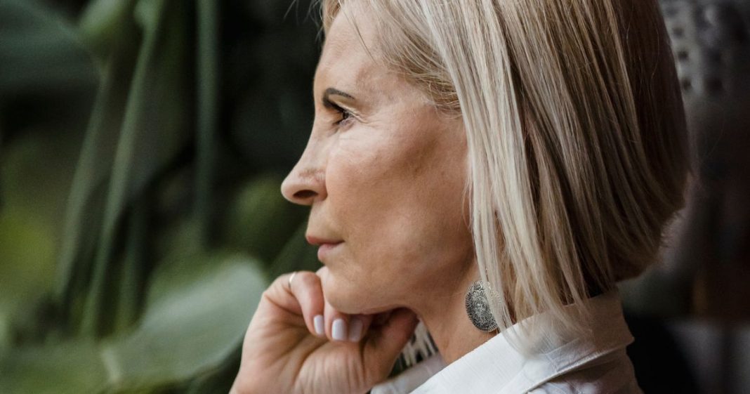 10 ‘Dores’ típicas de mulheres 40+ e o que elas estão tentando te alertar