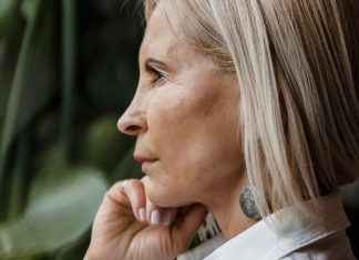 10 ‘Dores’ típicas de mulheres 40+ e o que elas estão tentando te alertar