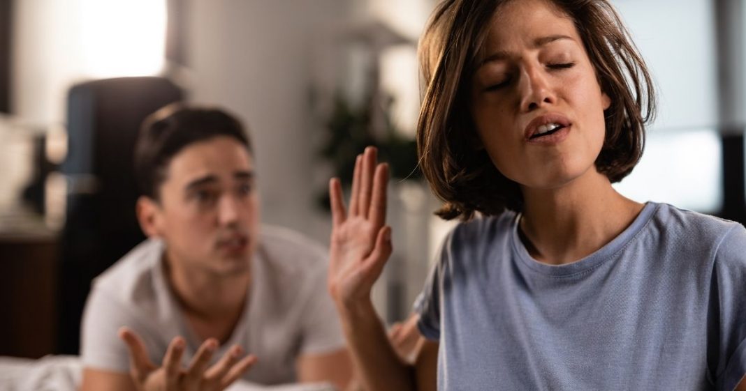 10 Sinais de que alguém está em um relacionamento emocionalmente exaustivo