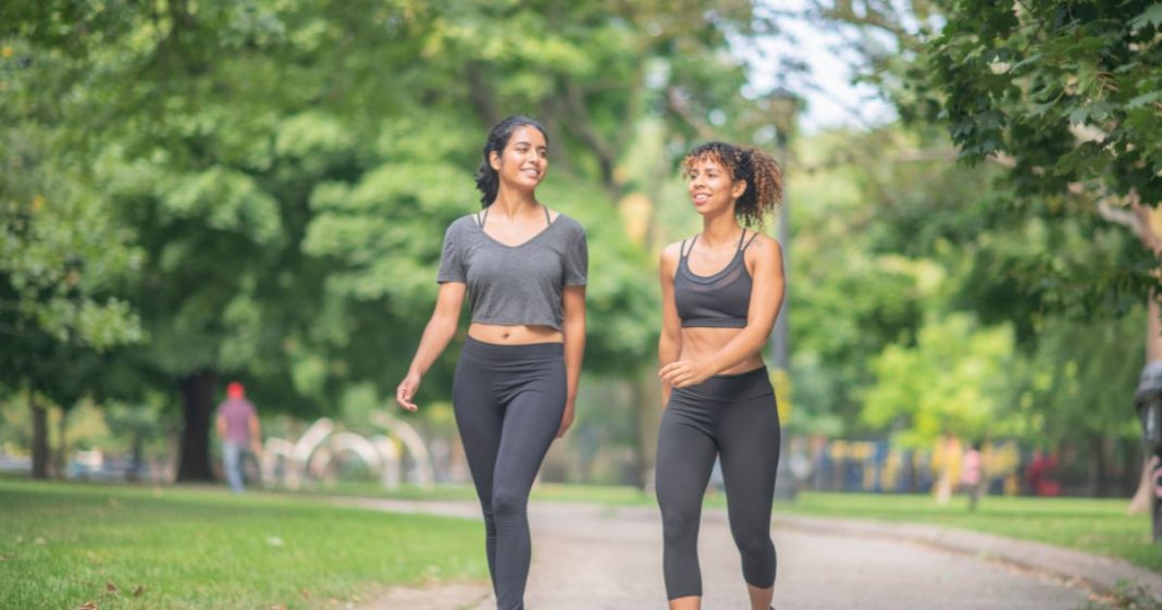 Caminhar 20 minutos por dia pode mudar sua saúde — Veja o que a ciência diz