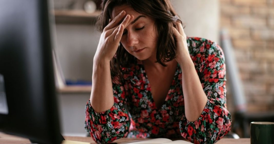 Seu corpo fala: 5 sinais físicos de que você está preso em um relacionamento tóxico