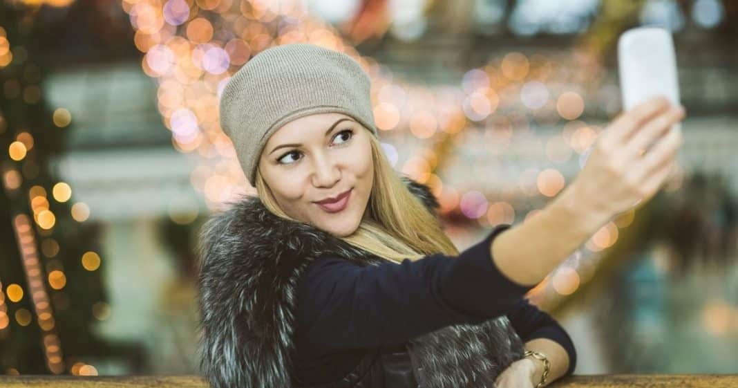 10 Comportamentos de mulheres que “parecem chique” mas que na verdade só fazem passar vergonha