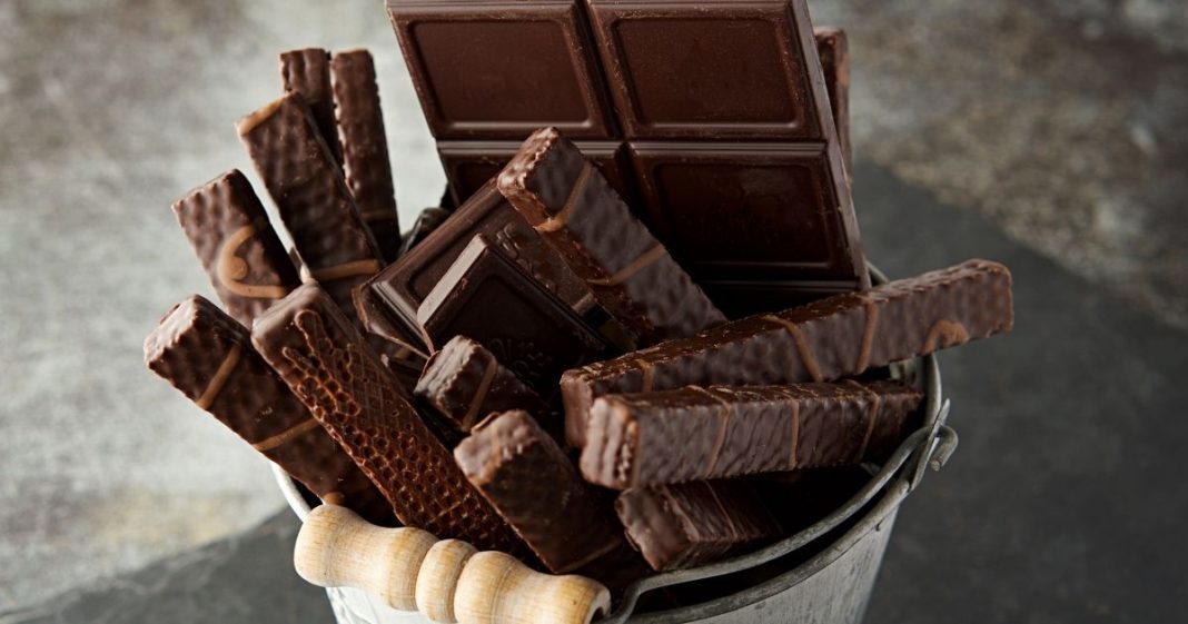 Consumidora encontra larvas em chocolate famoso e relato viraliza na internet