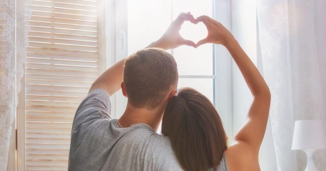 O maior obstáculo das pessoas inteligentes no amor, segundo a psicologia