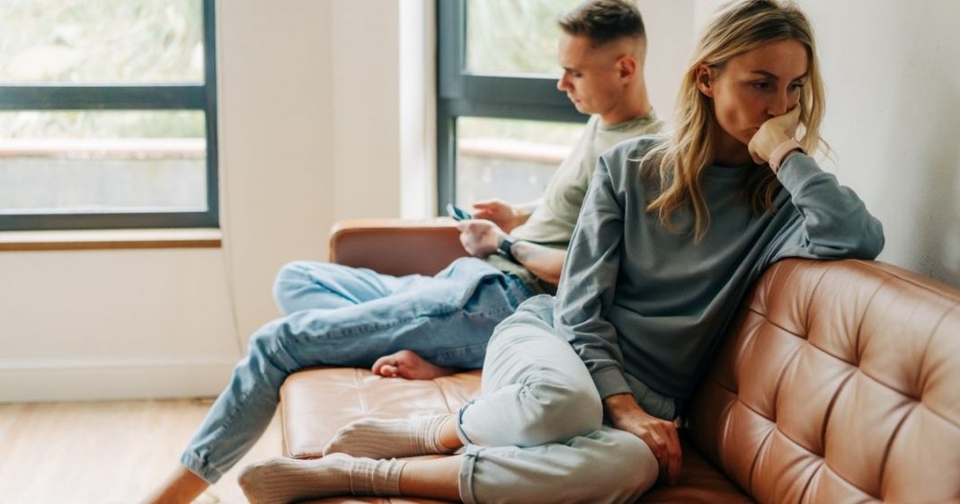 Relacionamento ou prisão emocional? Os sinais que você insiste em ignorar