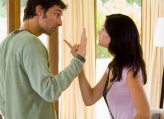 7 Frases que familiares tóxicos costumam dizer — E o que elas realmente significam, segundo a psicologia