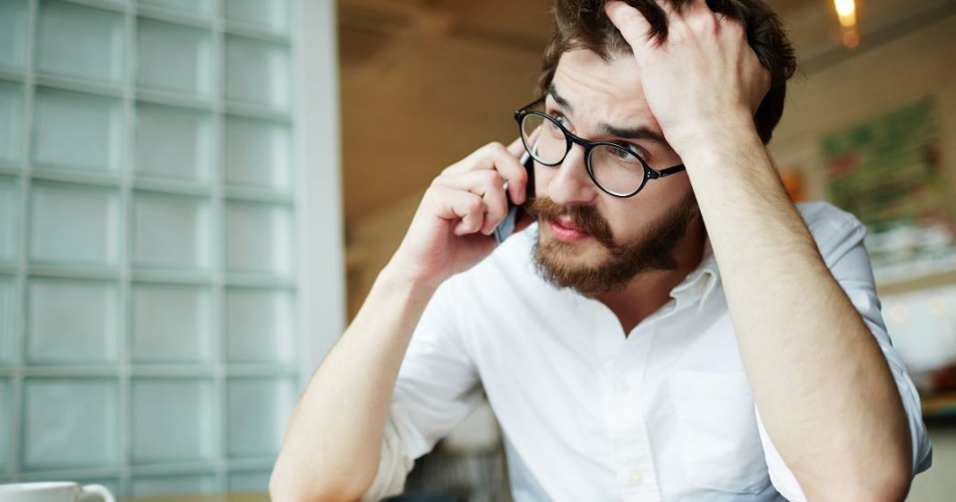 A vontade de ligar para o ex: O teste kármico que está mexendo com 3 signos