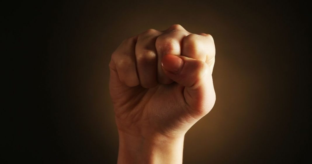 FECHE SUA MÃO AGORA: Este teste de punho pode revelar verdades surpreendentes sobre sua personalidade