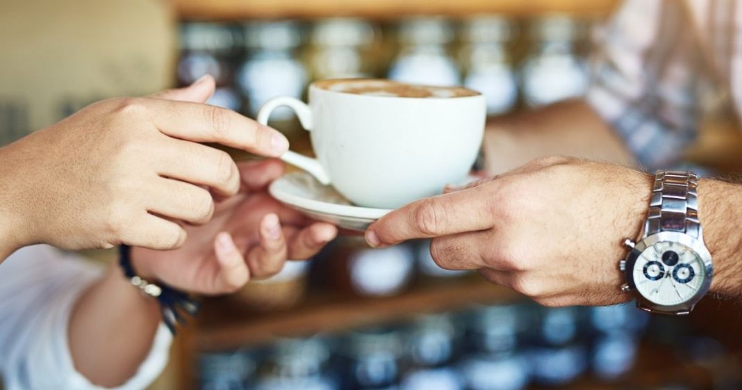O polêmico teste da xícara de café em entrevistas: O que isso revela sobre você (e por que pode te eliminar)