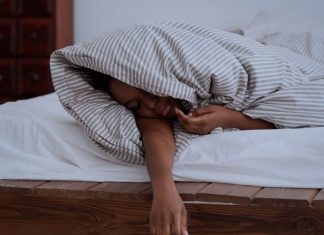 Por que algumas pessoas dormem com a cabeça coberta? A espiritualidade pode explicar