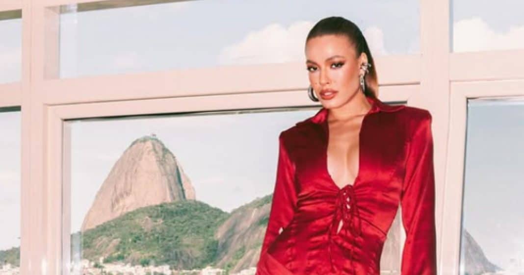 Beatriz Reis, ex-BBB, abre o jogo sobre a primeira vez aos 25 anos