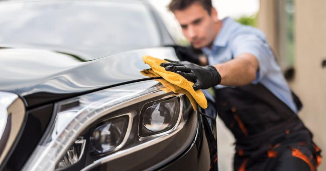 Como remover cocô de pássaro do carro sem estragar a pintura: Método simples e barato
