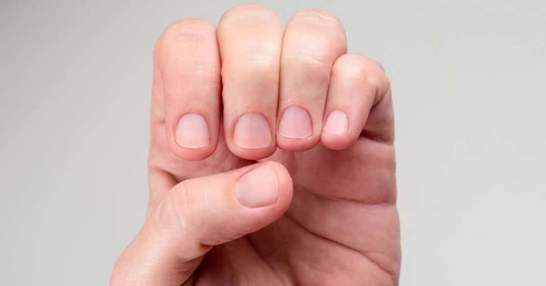 O que suas unhas dizem sobre sua idade real (e não é o que você pensa)