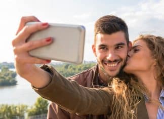 Por que o seu namorado não posta fotos com você nas redes sociais? O que a psicologia revela