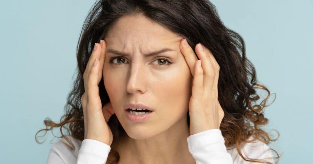Você já esqueceu o que ia falar no meio de uma frase? Neurologista revela o motivo e quando se preocupar