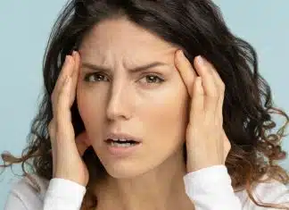 Você já esqueceu o que ia falar no meio de uma frase? Neurologista revela o motivo e quando se preocupar