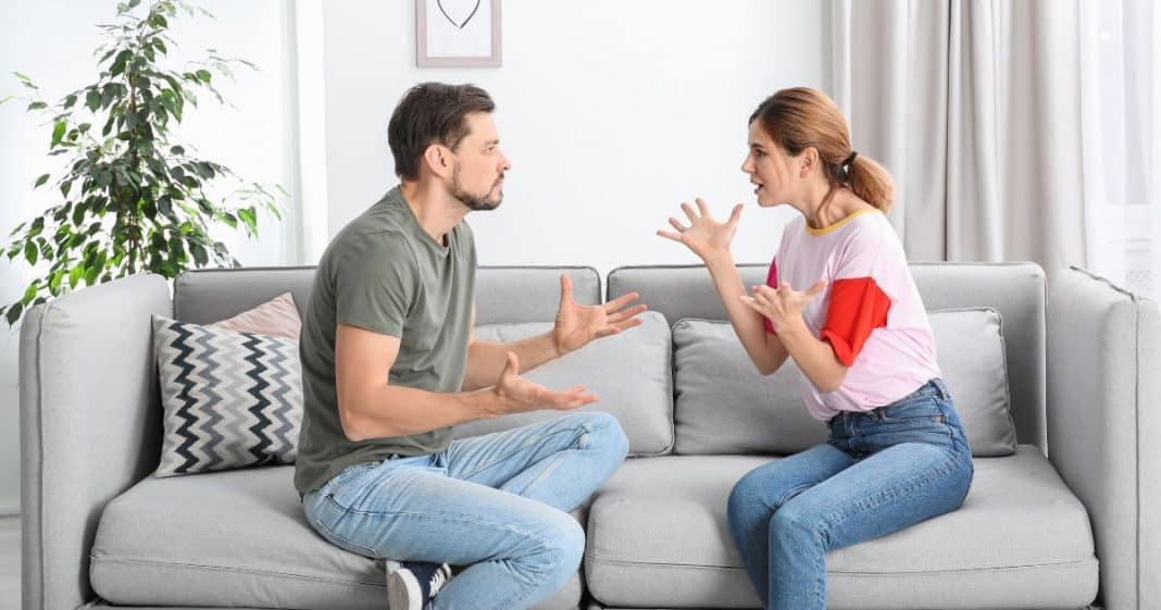 “Menodivorce”: Por que cada vez mais mulheres estão deixando seus maridos durante a menopausa?