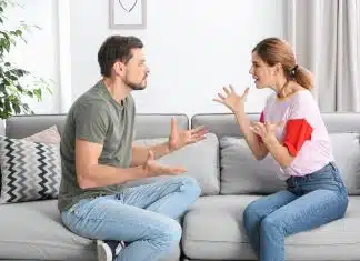 “Menodivorce”: Por que cada vez mais mulheres estão deixando seus maridos durante a menopausa?