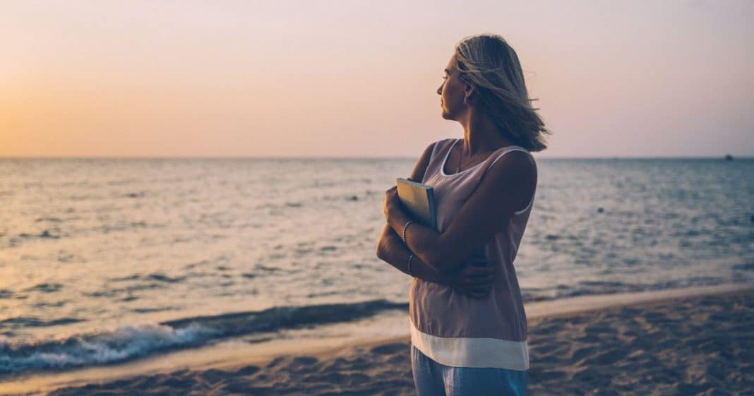 9 Sinais de que você sofreu abandono emocional, mesmo tendo uma família presente