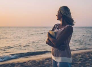 9 Sinais de que você sofreu abandono emocional, mesmo tendo uma família presente