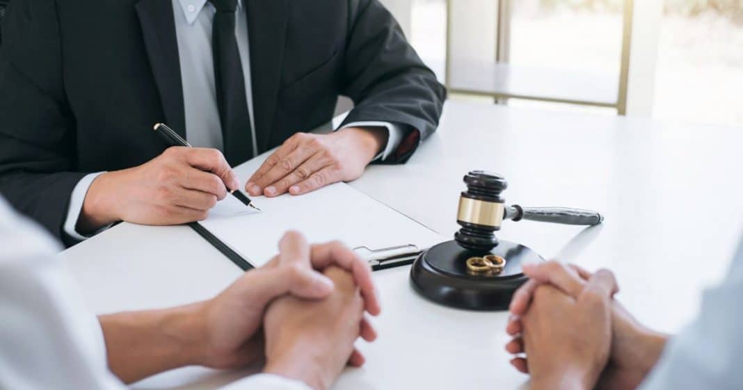 Advogada de divórcios revela as 5 profissões que mais aparecem em separações — e o motivo surpreende