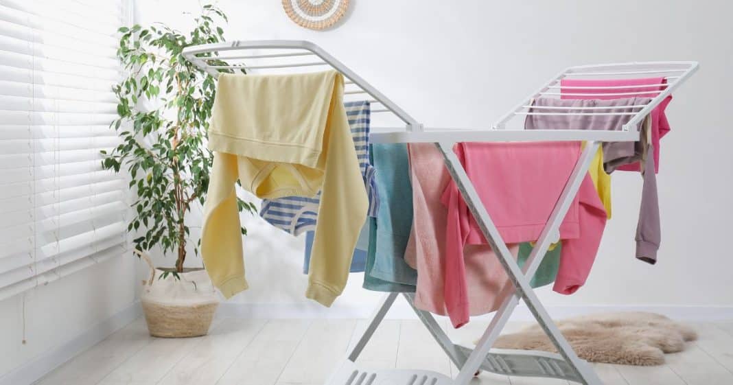 secar-roupa-dentro-de-casa-nunca-foi-tao-facil-conheca-o-truque-japones-que-esta-viralizando Secar roupa dentro de casa nunca foi tão fácil: Conheça o truque japonês que está viralizando