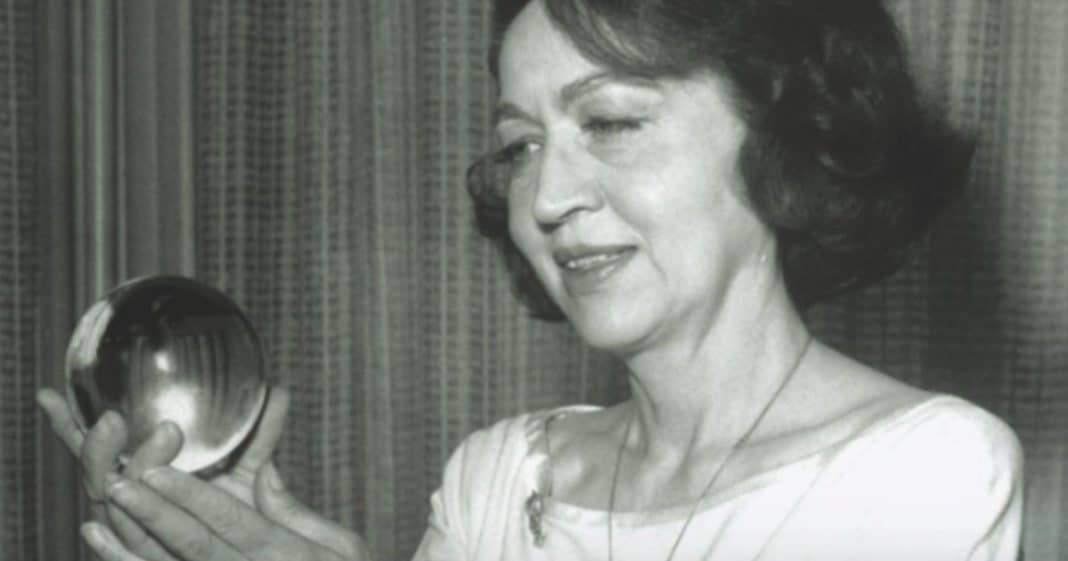 Vidente que previu 11 de setembro faz alerta chocante sobre 2025