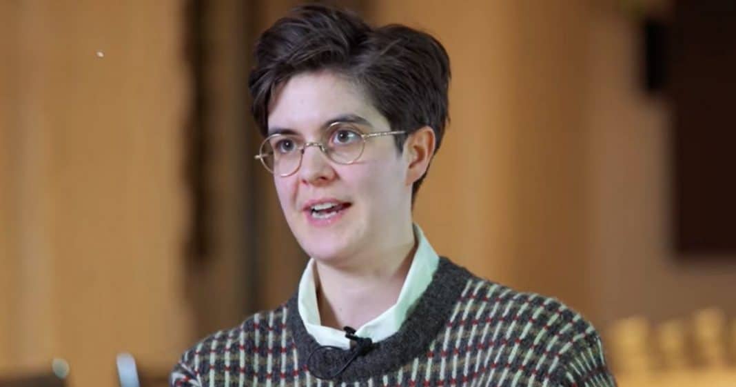 Milionária diz que não merece sua fortuna e decide se livrar dela