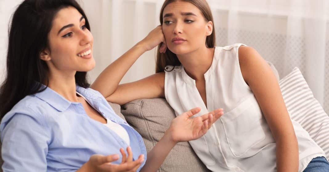 Como identificar uma pessoa má nos primeiros cinco minutos de conversa, segundo a psicologia