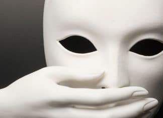 Esses comportamentos parecem normais — mas revelam abuso emocional narcisista