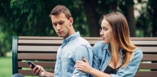 3 Sinais claros de que o seu parceiro ENJOOU DE VOCÊ e do seu relacionamento