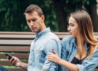 3 Sinais claros de que o seu parceiro ENJOOU DE VOCÊ e do seu relacionamento