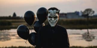 Novo estudo aponta gesto “carinhoso” que pode indicar traços psicopáticos no parceiro