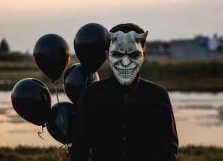 Novo estudo aponta gesto “carinhoso” que pode indicar traços psicopáticos no parceiro