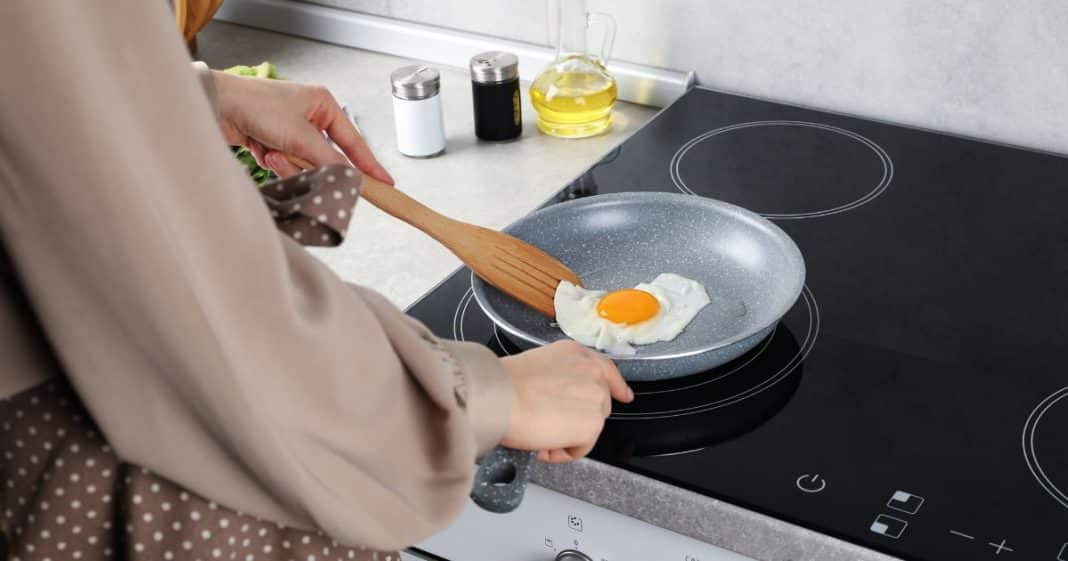 O que a forma como você come ovos revela sobre sua personalidade, segundo a psicologia