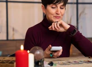Phone Tarot Readings as an Emotional Support Tool: Understanding Their Role in Navigating Uncertainty